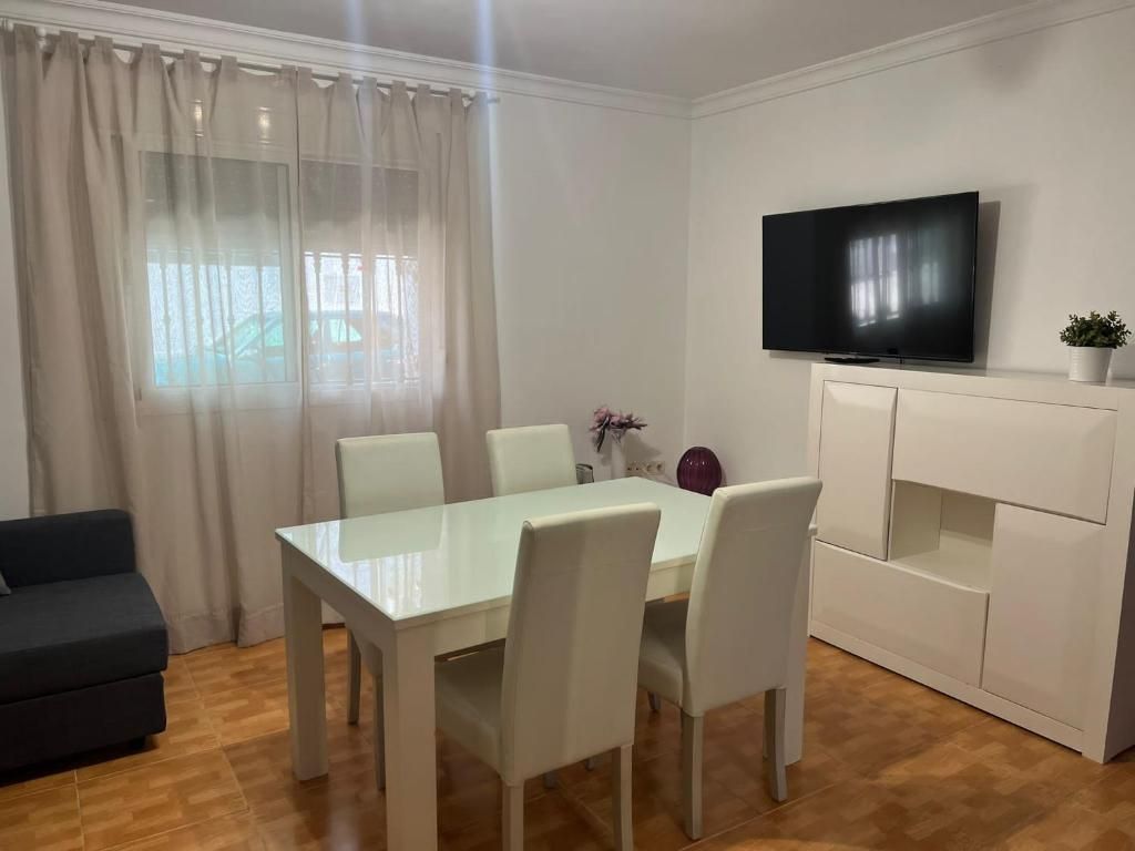 Salón comedor con smart TV, Apartamento Guadalora